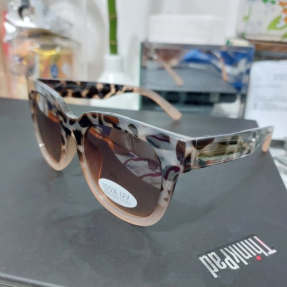 Liz Claiborne Womens UV Protection Sunglasses - Picture 5 of 7